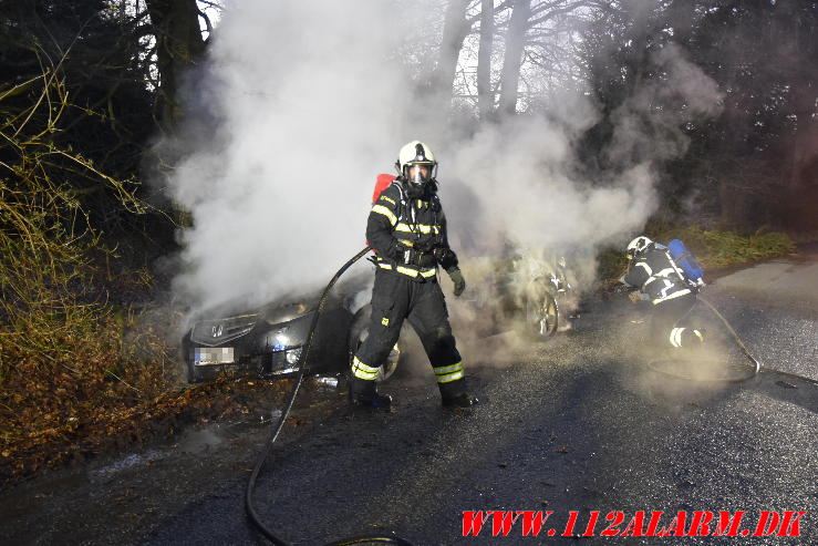 Bilen begyndte at ryge. Bredsten Landevej ved Gadbjerg. 25/03-2024. Kl. 18:40.