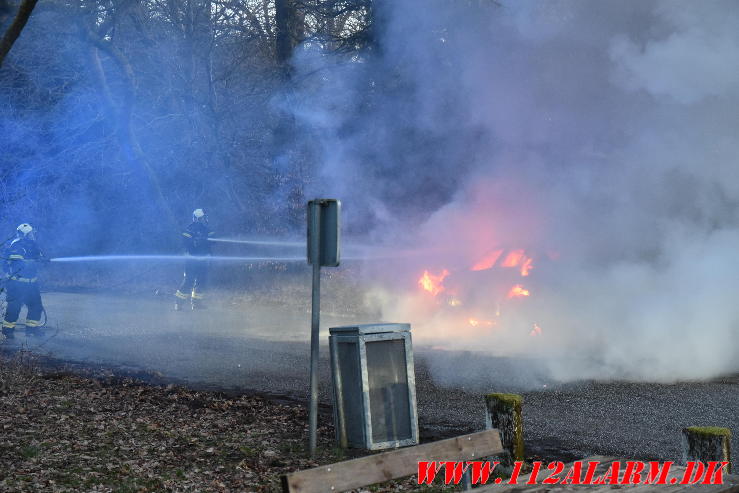 Bilen begyndte at ryge. Bredsten Landevej ved Gadbjerg. 25/03-2024. Kl. 18:40.