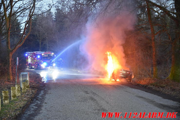 Bilen begyndte at ryge. Bredsten Landevej ved Gadbjerg. 25/03-2024. Kl. 18:40.