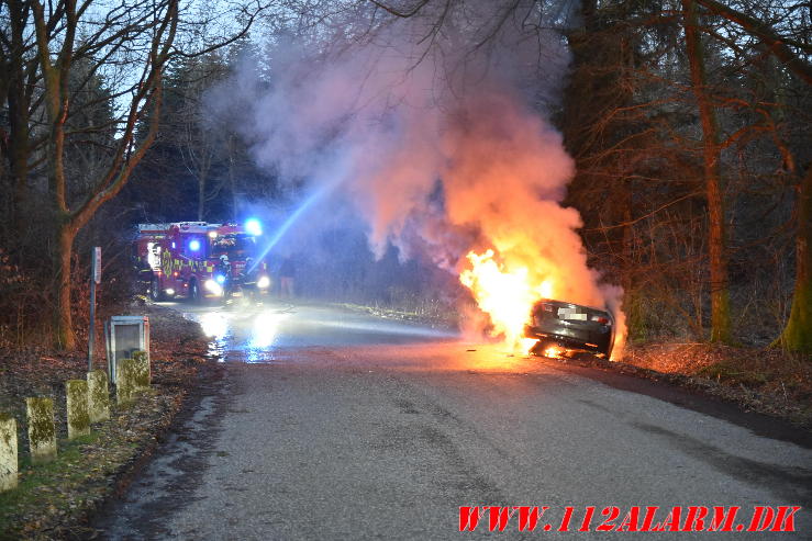 Bilen begyndte at ryge. Bredsten Landevej ved Gadbjerg. 25/03-2024. Kl. 18:40.