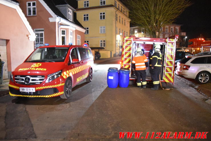 Betonklods rev hul på dieseltanken. Skyttehusgade i Vejle. 29/03-2024. Kl. 00:24.