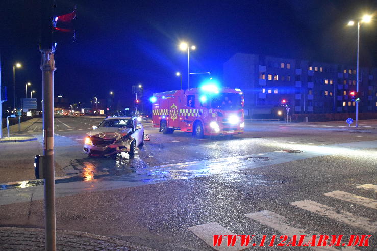 Mindre trafikuheld. Damhaven i Vejle. 29/03-2024. Kl. 20:18.