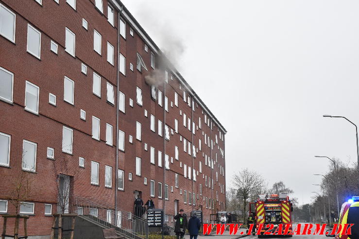 Køleskab startede branden. Moldevej 63 i Vejle. 04/04-2024. KL. 19:11.