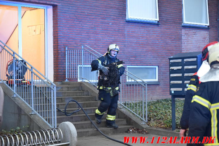Køleskab startede branden. Moldevej 63 i Vejle. 04/04-2024. KL. 19:11.