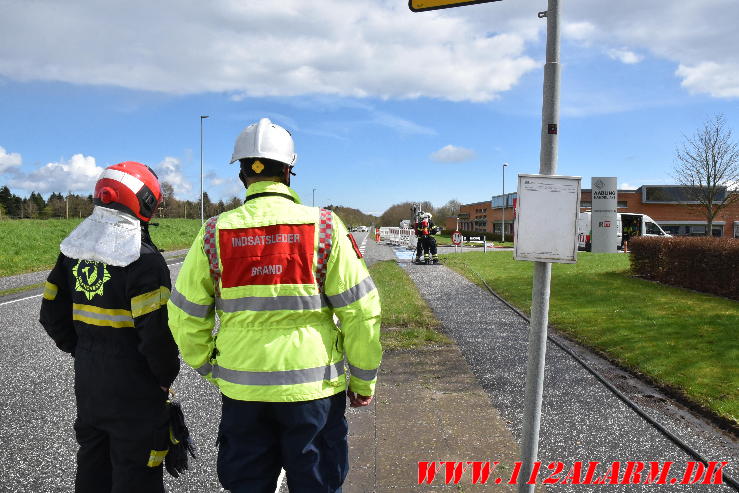 Gravemaskine fik fat i gasrør. Andkærvej i Vinding. 17/04-2024. KL. 12:59.