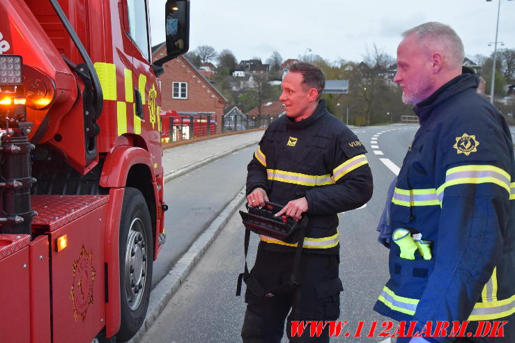 En handicappet mand i kørestol sad fast i en lift. Ved Vandværket i Vejle. 18/04-2024. KL. 19:57.