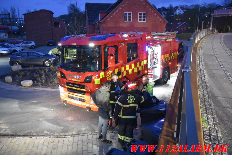 En handicappet mand i kørestol sad fast i en lift. Ved Vandværket i Vejle. 18/04-2024. KL. 19:57.