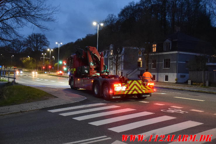 En handicappet mand i kørestol sad fast i en lift. Ved Vandværket i Vejle. 18/04-2024. KL. 19:57.