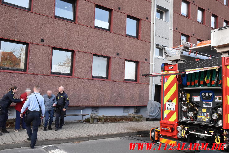 Kvinde reddet ud af lejligheden. Skolegade i Vejle. 27/04-2024. Kl. 16:07.