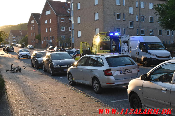 Cyklisten kom meget alvorlig til skade. Svendsgade i Vejle. 29/04-2024. Kl. 19:50.