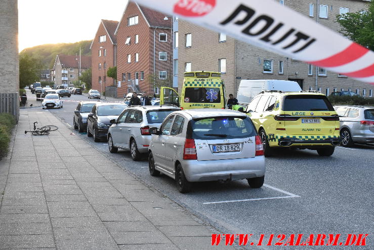 Cyklisten kom meget alvorlig til skade. Svendsgade i Vejle. 29/04-2024. Kl. 19:50.