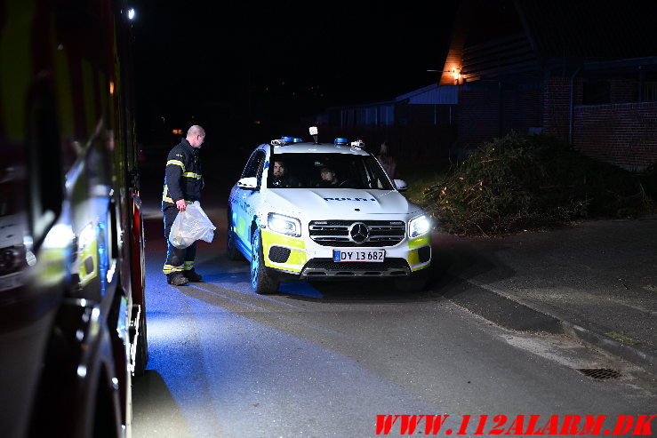Mand faldet ned ad skrænt ved Banedanmarks skinner Banevang i Vejle. 15/03-2025. Kl. 18:50.