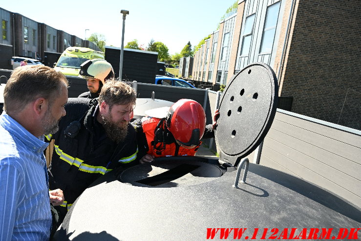 Drama i papcontaineren Tårnfalkevej i Skibet. 07/05-2025. KL. 15:05.