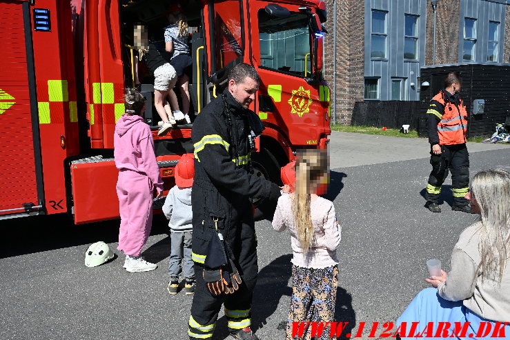 Drama i papcontaineren Tårnfalkevej i Skibet. 07/05-2025. KL. 15:05.