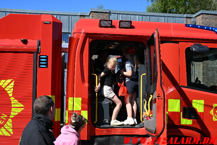 Drama i papcontaineren Tårnfalkevej i Skibet. 07/05-2025. KL. 15:05.