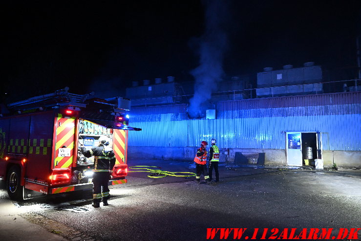Brand i industribygning Ellehammersvej i Vejle. 08/05-2025. Kl. 00:35.