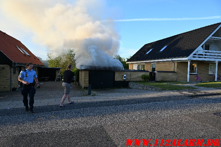 Brand i garage. Bellisvej i Vejle. 08/05-2025. KL. 20:13.