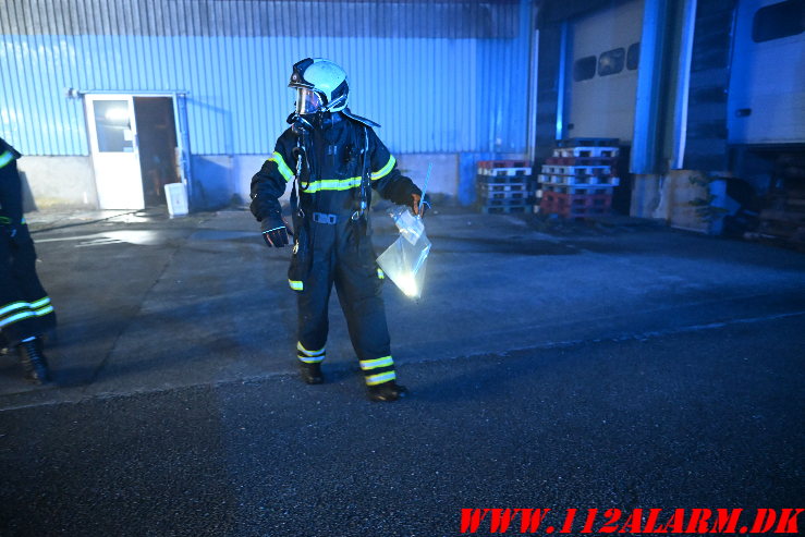 Brand i industribygning Ellehammersvej i Vejle. 08/05-2025. Kl. 00:35.