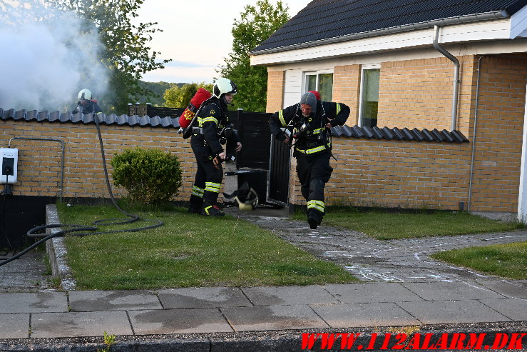 Brand i garage. Bellisvej i Vejle. 08/05-2025. KL. 20:13.