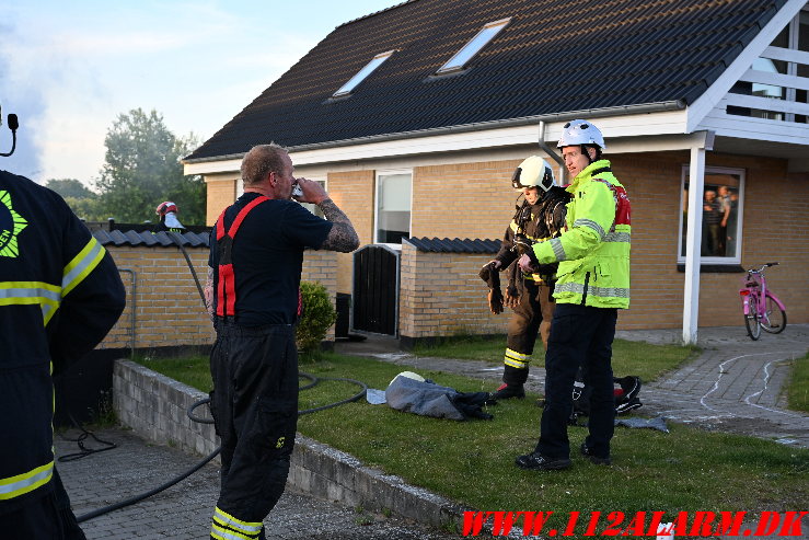 Brand i garage. Bellisvej i Vejle. 08/05-2025. KL. 20:13.