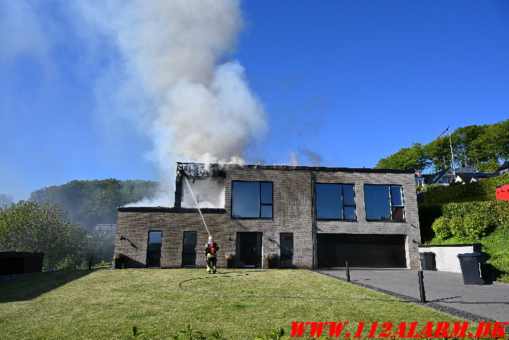 Brand i villa. Brønsbjergvej i Bredballe. 12/05-2025. KL. 17:37.