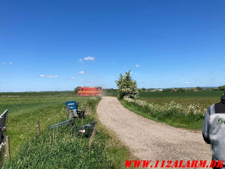 Hedensted Brandvæsen rykkede ud til gårdbrand. Skovhusevej 18 Horsens. 15/05-2025. Kl. 13:08.