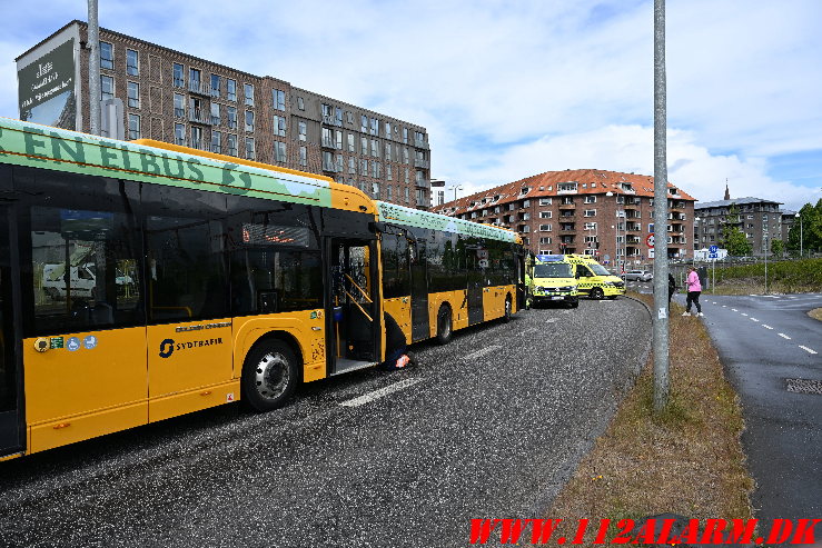 Mindre sammenstød mellem to bybusser. Ejgil Jensens Vej i Vejle. 22/05-2025. KL. 11:54.