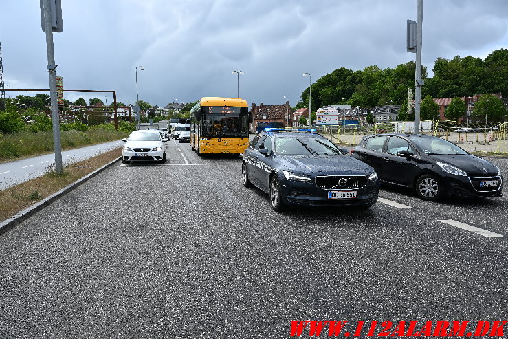 Mindre sammenstød mellem to bybusser. Ejgil Jensens Vej i Vejle. 22/05-2025. KL. 11:54.