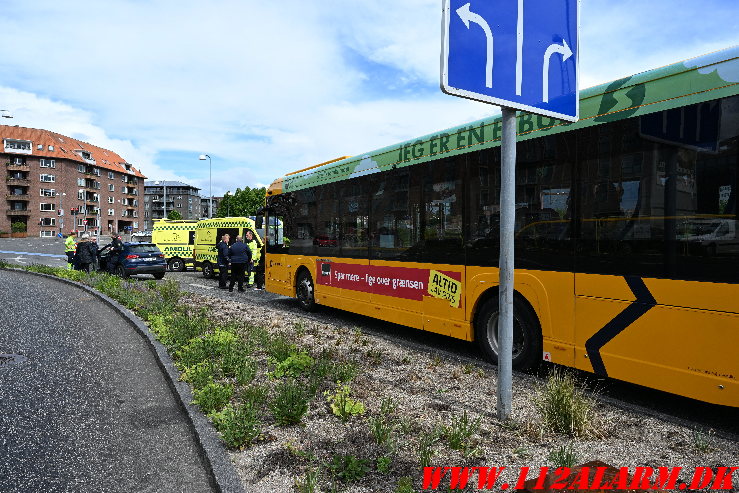 Mindre sammenstød mellem to bybusser. Ejgil Jensens Vej i Vejle. 22/05-2025. KL. 11:54.