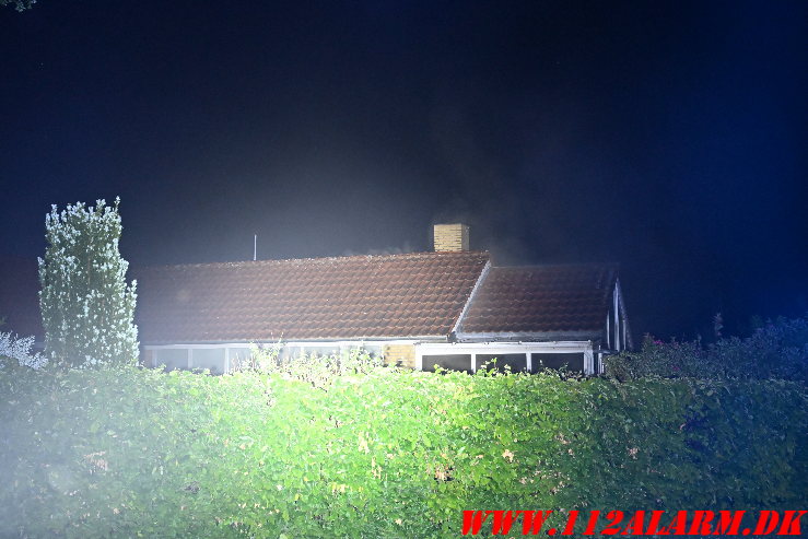 Brand i villa. Gludsmindevej i Vejle. 26/05-2025. Kl. 02:05.