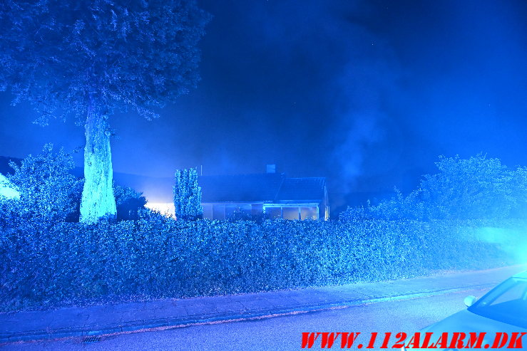 Brand i villa. Gludsmindevej i Vejle. 26/05-2025. Kl. 02:05.