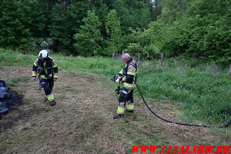 Plæneklipperen i flammer. Jellingvej i Vejle. 30/05-2025. Kl. 12:32.